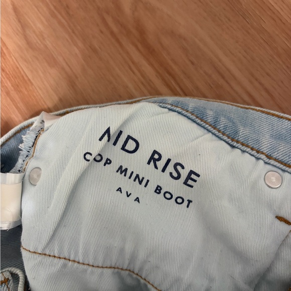 Lucky Brand Light Blue Straight-Leg Jeans with Yellow Daisy Embroidery - Picture 5 of 13